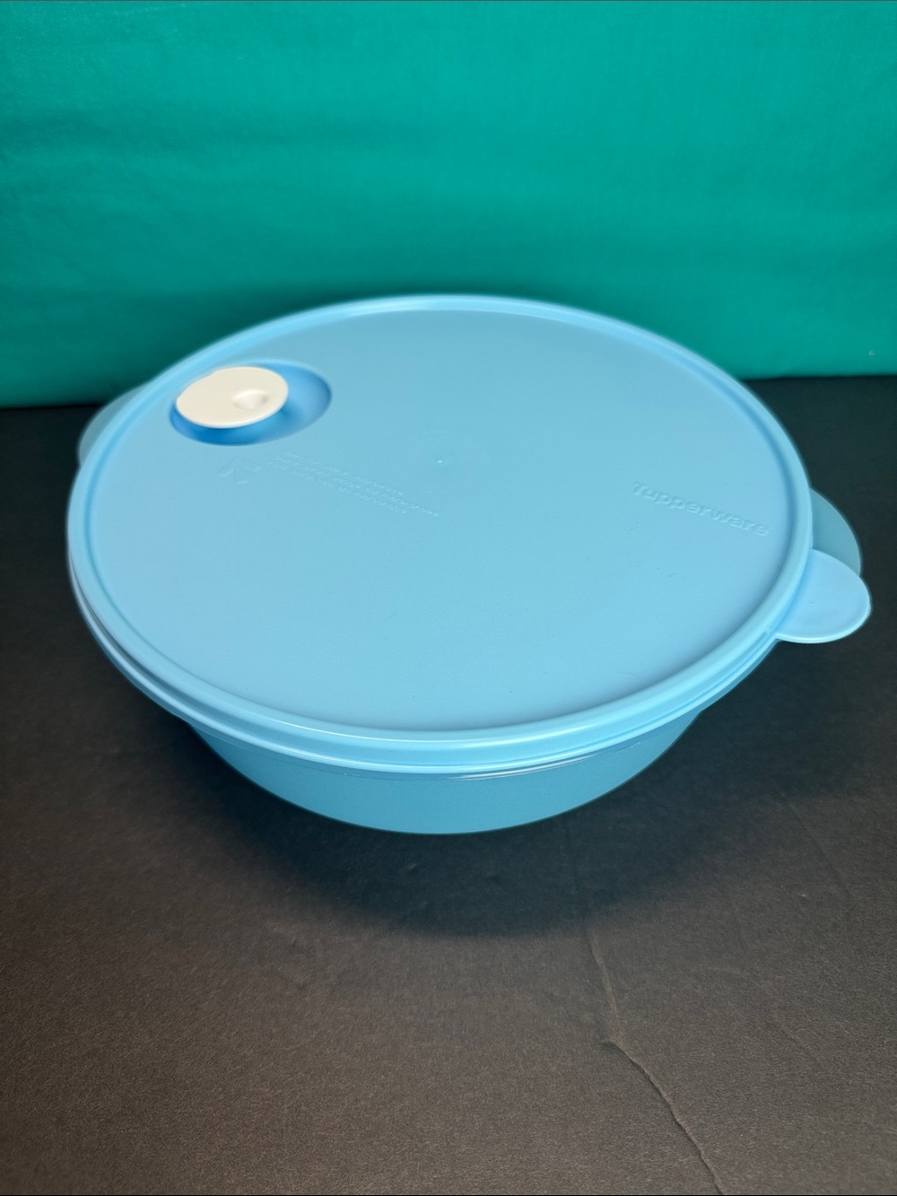 Tupperware Crystalwave Microwave Reheatable Bowl 2.75L / 11.5 Cup blue